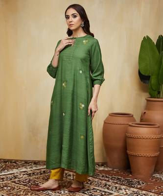 Green floral embroidered cotton Kurta set 2