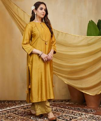 Mustard plain chanderi kurta with lace detail set 1