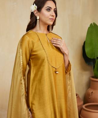 Mustard plain chanderi kurta with lace detail set 3