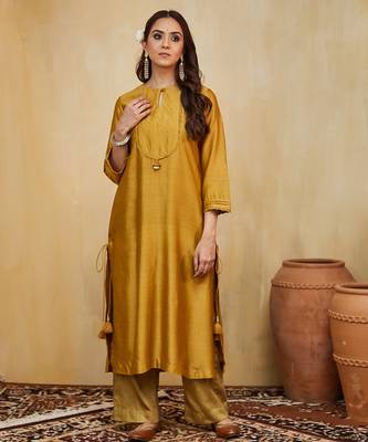 Mustard plain chanderi kurta with lace detail set 5