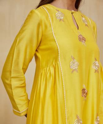 Pastel yellow floral embroidered chanderi Kurta set 2