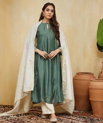 Green plain chanderi with delicate embroidery Kurta set 1