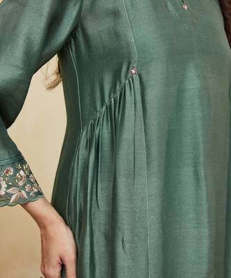 Green plain chanderi with delicate embroidery Kurta set 3