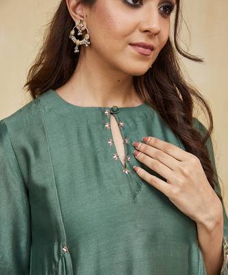 Green plain chanderi with delicate embroidery Kurta set 5