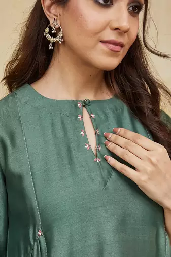 Green plain chanderi with delicate embroidery Kurta set
