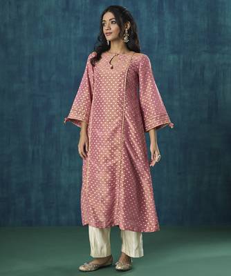 Pink zari booti with lace detail kurta set 3
