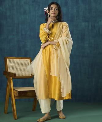 Yellow flowy plain chanderi kurta set 1