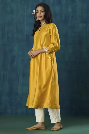Yellow flowy plain chanderi kurta set