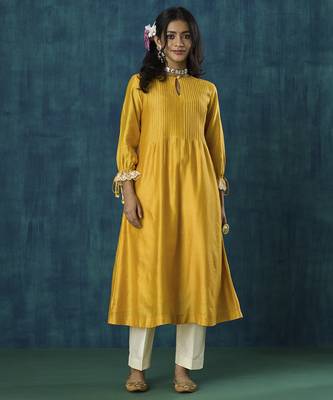 Yellow flowy plain chanderi kurta set 4