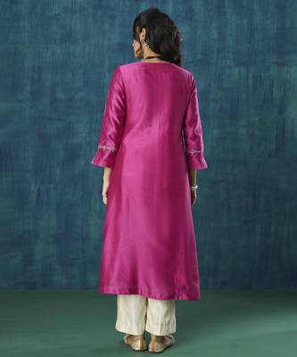 Magenta embroidered chanderi silk kurta set 2