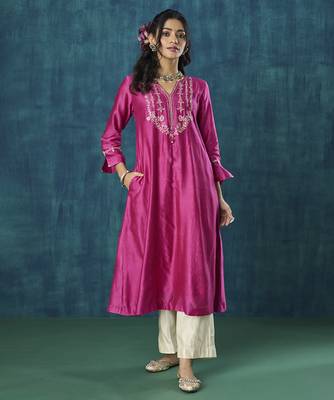 Magenta embroidered chanderi silk kurta set 5
