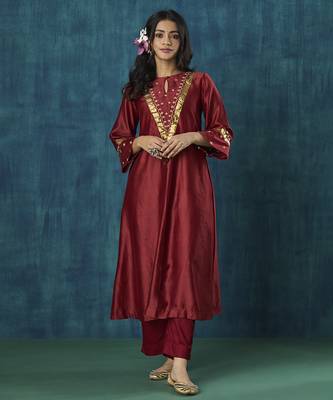 Maroon embroidered chanderi kurta set 2