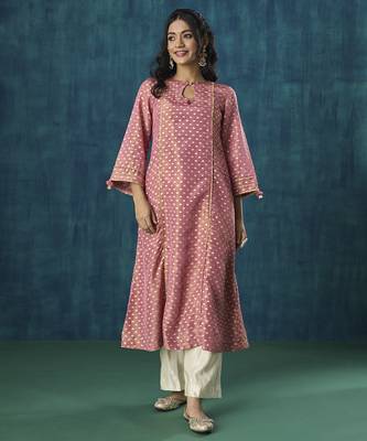 Pink zari booti kurti with lace detail 1