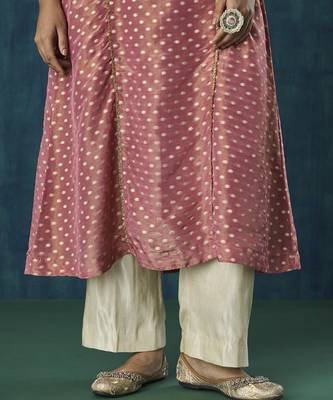 Pink zari booti kurti with lace detail 3