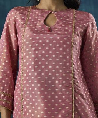 Pink zari booti kurti with lace detail 5