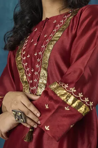Maroon embroidered chanderi kurti with lace detail