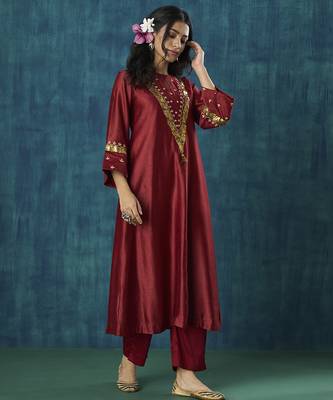 Maroon embroidered chanderi kurti with lace detail 4