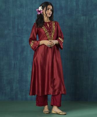 Maroon embroidered chanderi kurti with lace detail 5