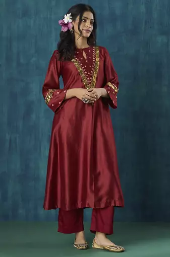 Maroon embroidered chanderi kurti with lace detail
