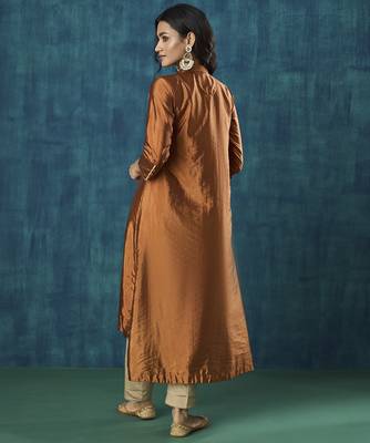 Rust tissue plain kurta with pant and dupatta. 5