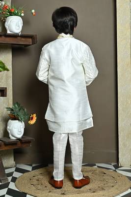 White sequined embroidered kurta sherwani with pant & necklace for boys 2