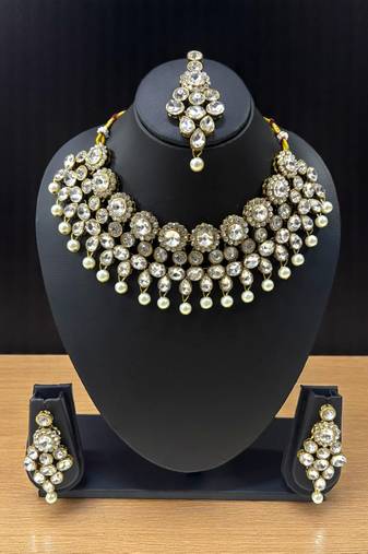 Silver heavy necklace set with maangtika