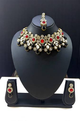 Multicolor heavy necklace set with maangtikka