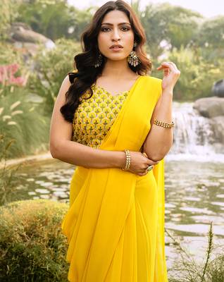 ready to wear yellow georgette saree with unstitched embroidered blouse  and waist belt 4