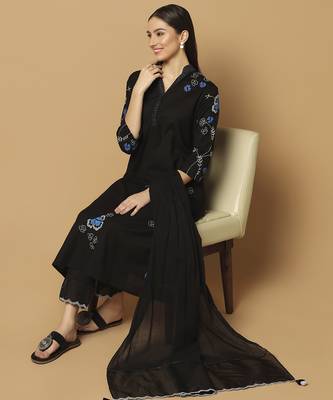 Black floral embroidered cotton kurta-set 3