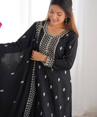 Elegant Black Kurta Set with Geometric Palazzo & Embroidered Dupatta 4