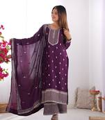 Purple Embroidered Kurta Ensemble with Classic Elegance