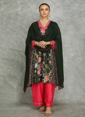Green cotton silk printed buti kurta set with scalloping dupatta 1