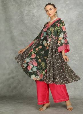 Green cotton silk printed buti kurta set with scalloping dupatta 2