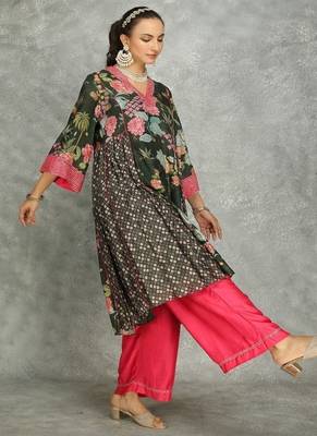 Green cotton silk printed buti kurta set with scalloping dupatta 3
