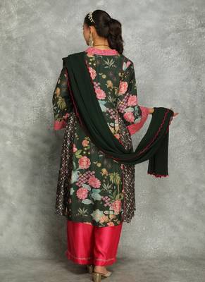 Green cotton silk printed buti kurta set with scalloping dupatta 4