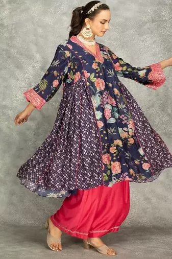 Blue cotton silk printed buti kurta set with scalloping dupatta