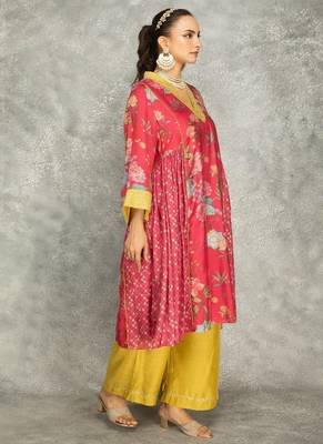Hot pink cotton silk printed buti kurta set with scalloping dupatta 3