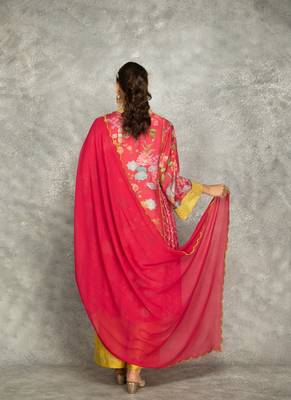 Hot pink cotton silk printed buti kurta set with scalloping dupatta 4