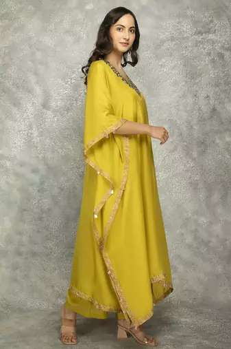 Yellow cotton silk plain kaftaan set with neckline embroidery