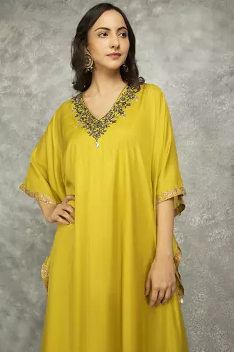 Yellow cotton silk plain kaftaan set with neckline embroidery