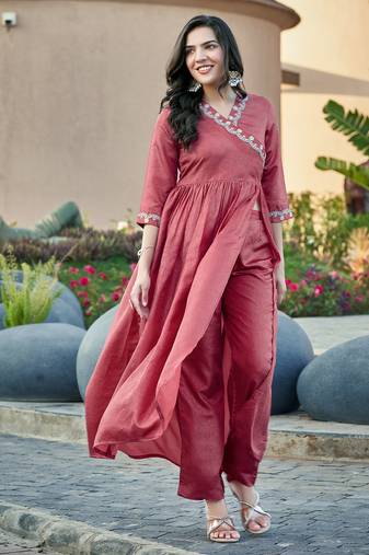 Mauve viscose spider floral embroiery embroidered nyra-cut kurta with palazzo