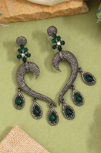 Green color fashion earrings for fresh outdoor events and garden parties