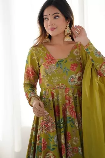Mehendi romansilk with print kediya with palazzo suit