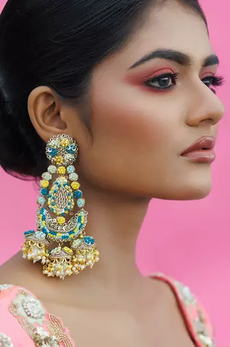 Multicolor earrings with metal base and yellow gold plating