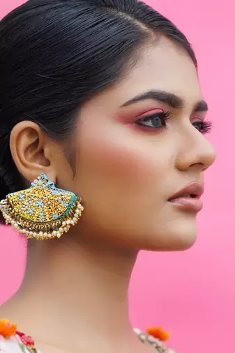 Multicolor yellow gold plated earrings metal based