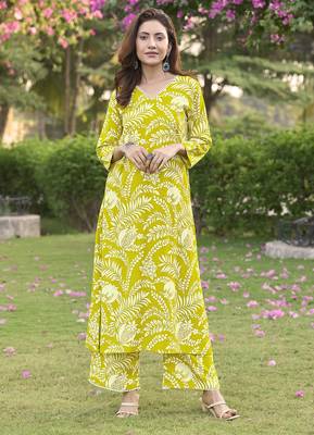 Floral Printed V-Neck Straight Kurta Set 1