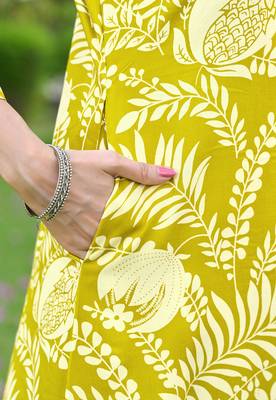 Floral Printed V-Neck Straight Kurta Set 5