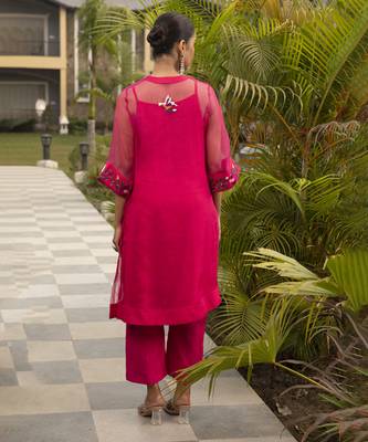 Fuchsia pink chanderi plain kurta set with minimal embroidery 2