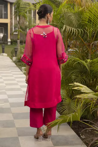 Fuchsia pink chanderi plain kurta set with minimal embroidery