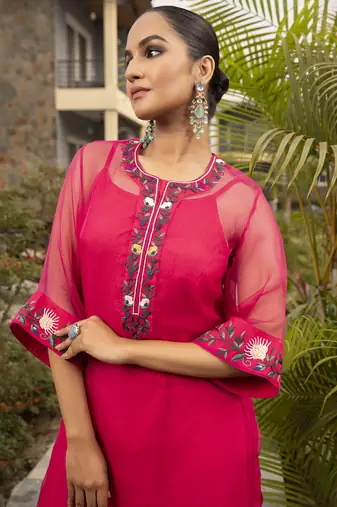 Fuchsia pink chanderi plain kurta set with minimal embroidery